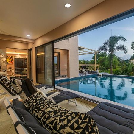 Saffronstays Aura, Alibaug - Luxury Pool Villa With A Game Room And Spacious Lawn 阿里巴格 外观 照片