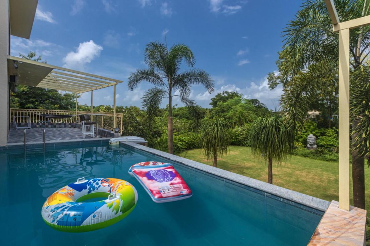 Saffronstays Aura, Alibaug - Luxury Pool Villa With A Game Room And Spacious Lawn 阿里巴格 外观 照片