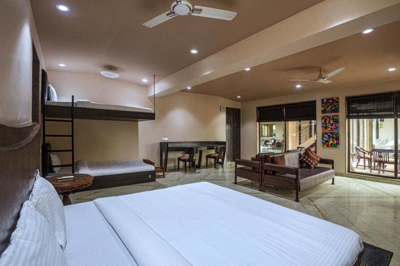 Saffronstays Aura, Alibaug - Luxury Pool Villa With A Game Room And Spacious Lawn 阿里巴格 外观 照片